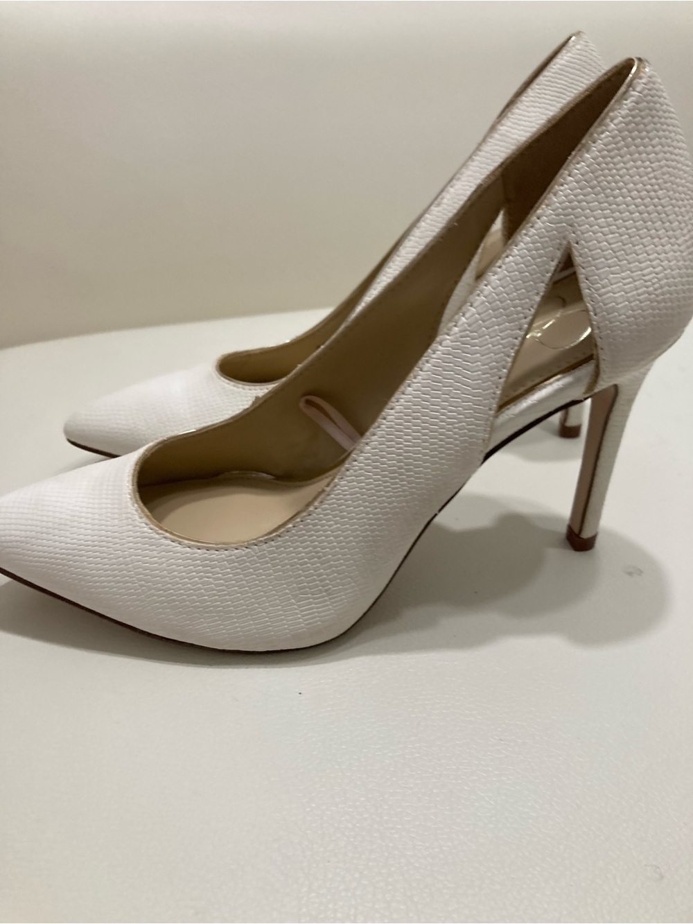 Jessica Simpson White Textured Pointed Toe Stiletto Pumps